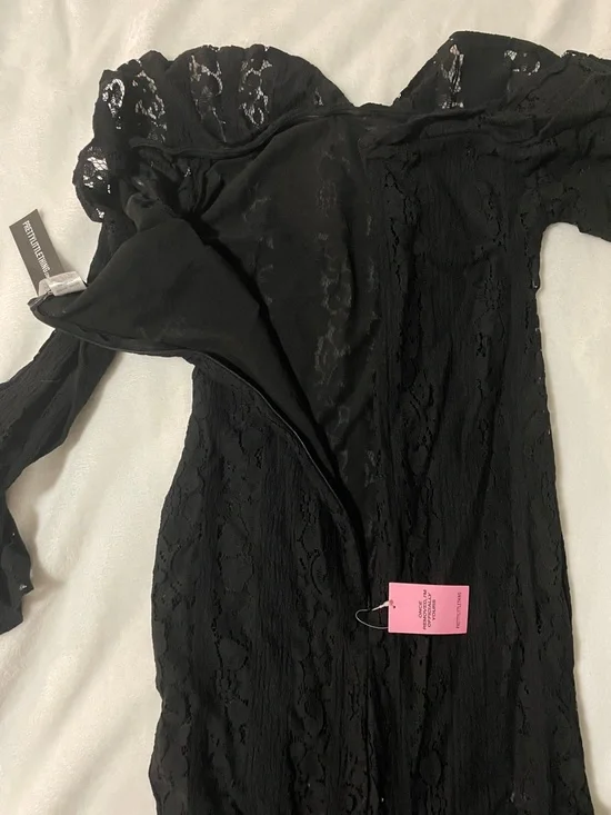 PrettyLittleThing Black Off-Shoulder Lace Maxi Gown Semi Sheer Elegant Sleeves - Picture 3 of 5